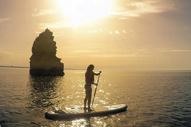 Experience the tranquillity of an Algarve SUP sunset with Ocean Villas