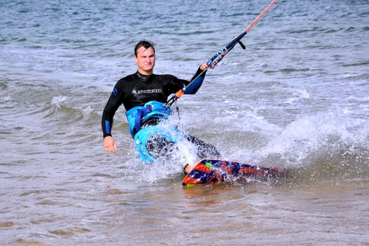 Experiencing the thrill of kitesurfing on the Alvor Lagoon